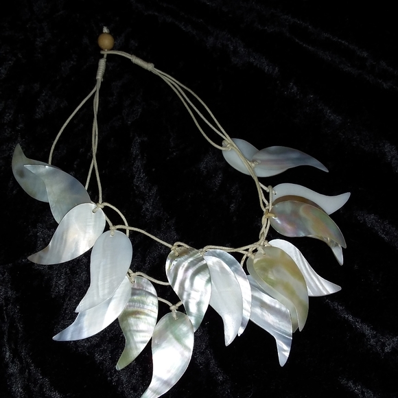 unknown Jewelry - Shell Necklace